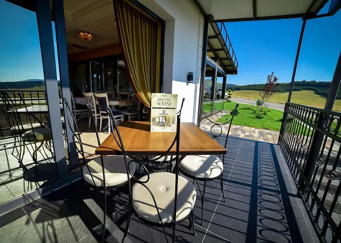 Ξενοδοχείο Hills & *