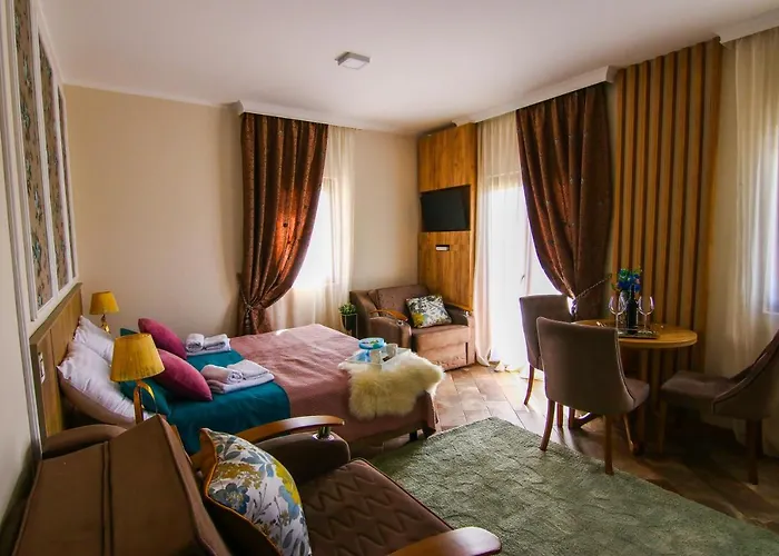 Ξενοδοχείο Hills & *