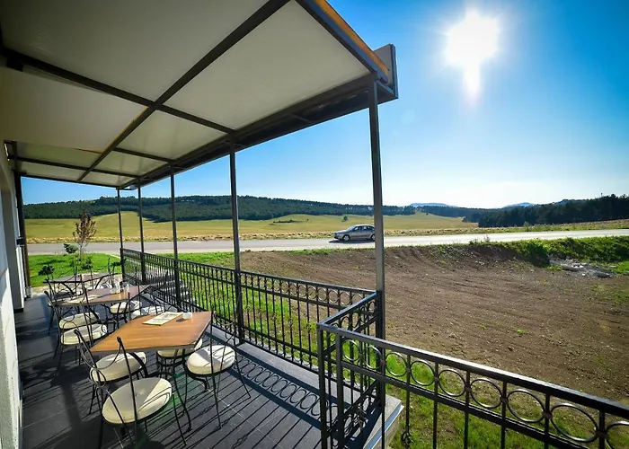 Ξενοδοχείο Hills & *