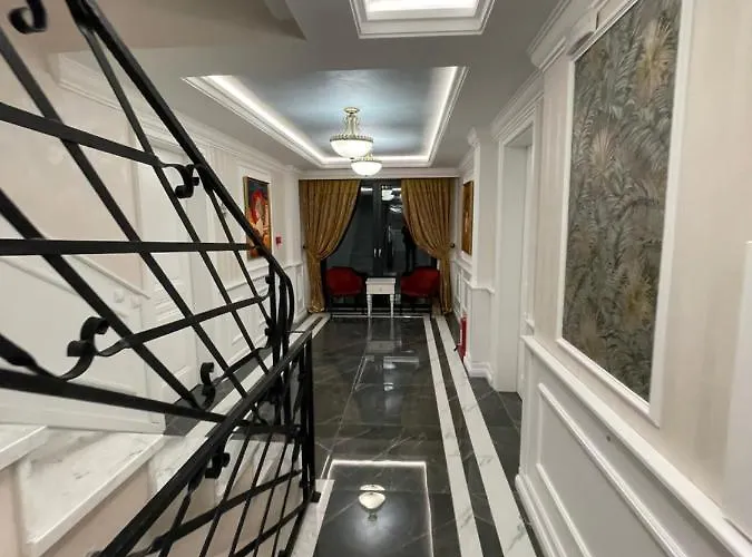 Ξενοδοχείο Hills & *